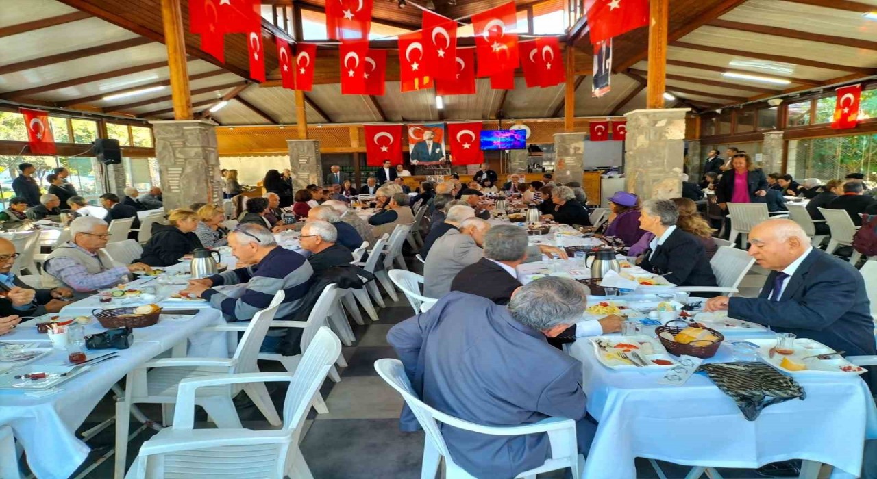 Dalamanda emekli öğretmenler kahvaltıda buluştu