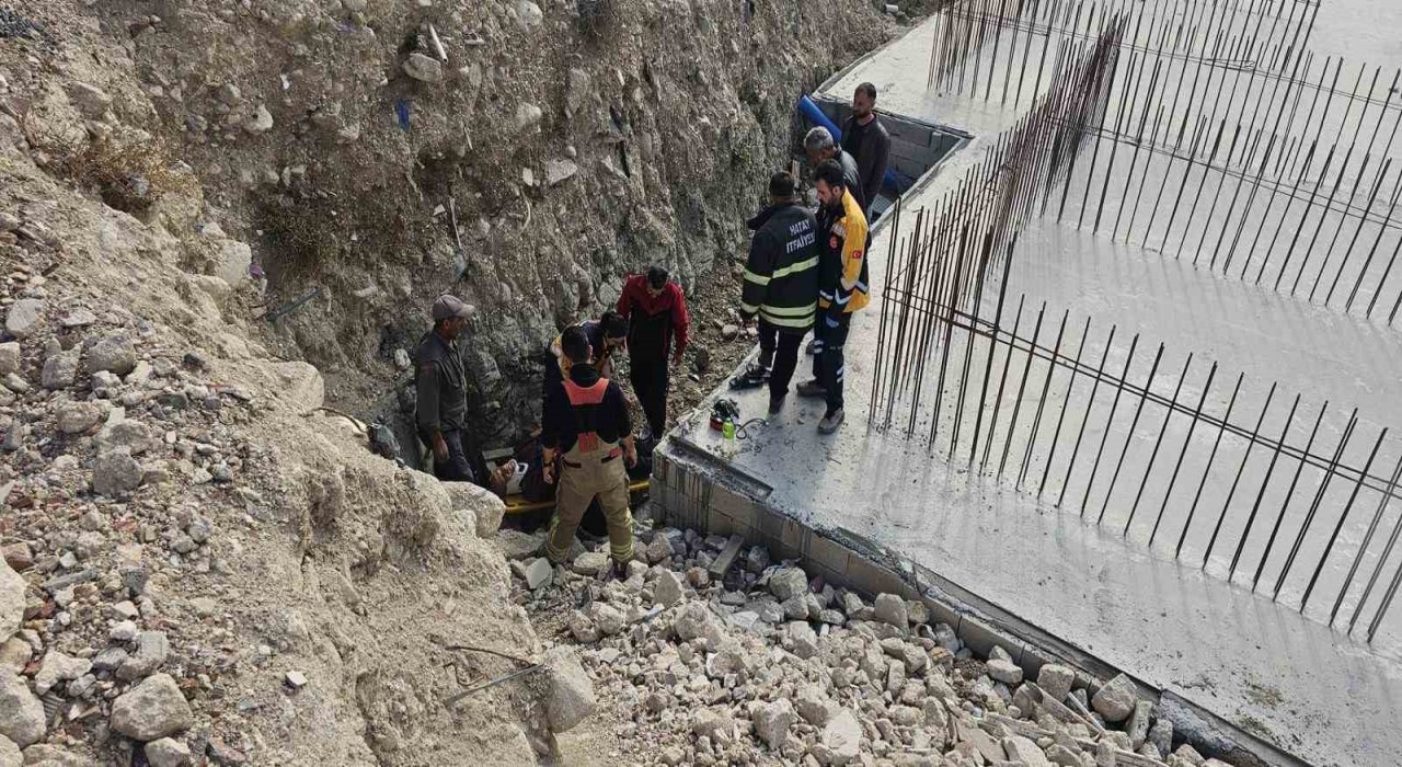 Defnede inşaat temeline düşen şahıs yaralandı