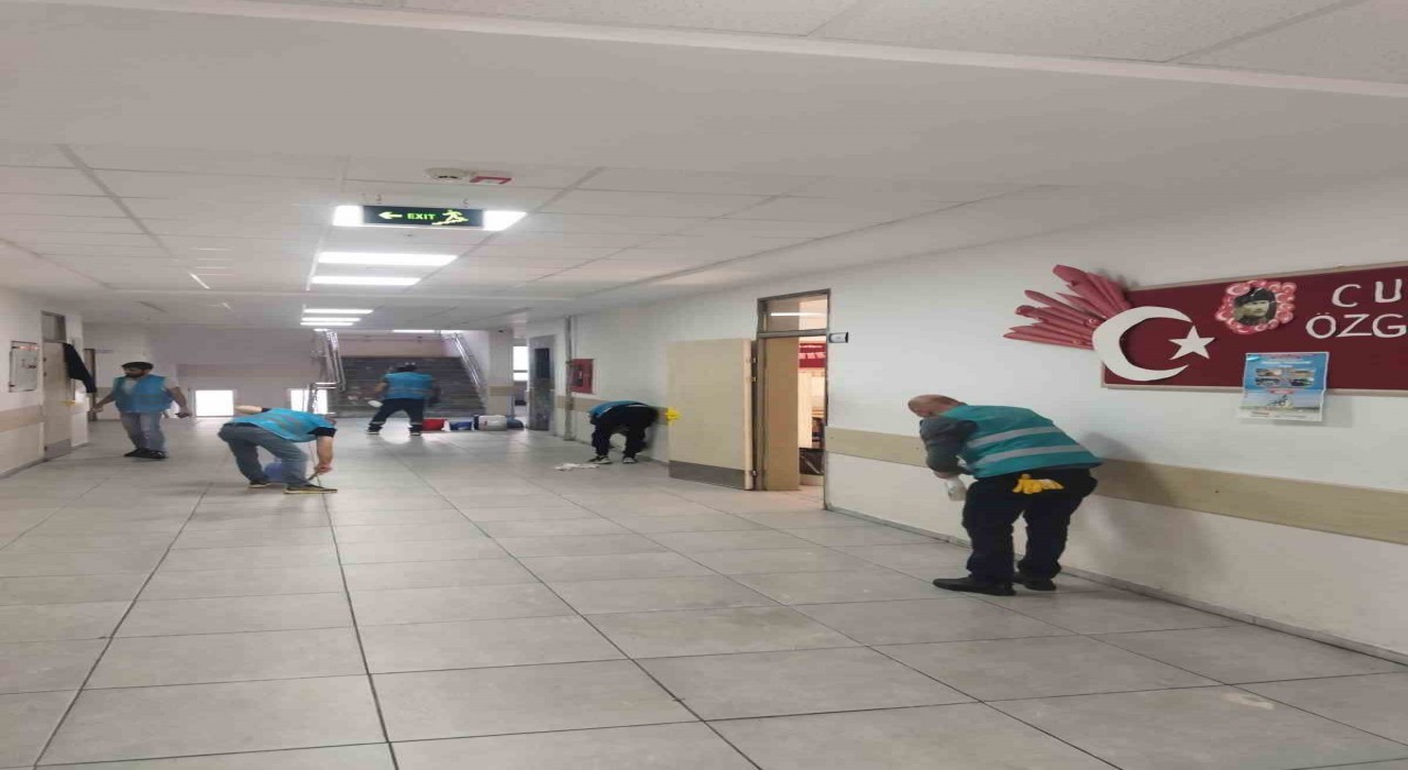 Denetimli serbestlik yükümlüleri, ara tatilde okulları yeniledi