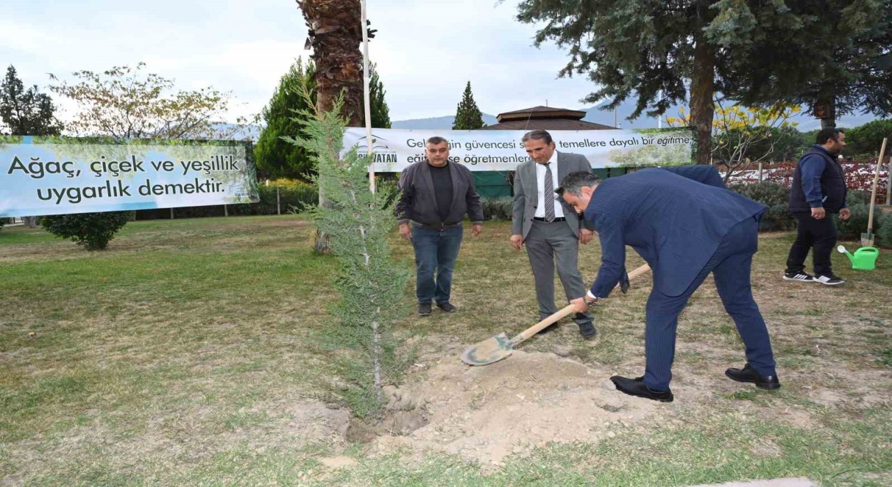 Denizli Milli Eğitim ‘Yeşeren Eller Hareketi Fidan Dikme kampanyası başlattı