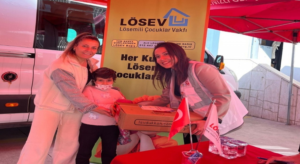 Denizlide mutlu et paketleri kanserle mücadele eden ailelere ulaştı