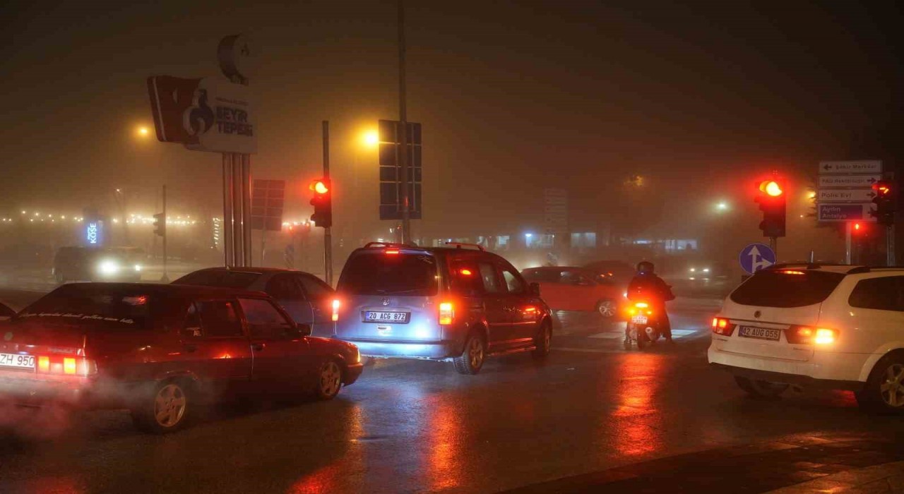 Denizlide yoğun sis yaşamı zorlaştırdı