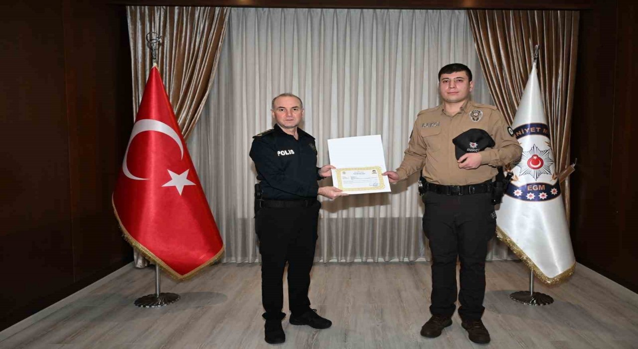 Denizlide zehir taciri ve aranan şahsı yakalayan mahalle bekçileri ödüllendirildi