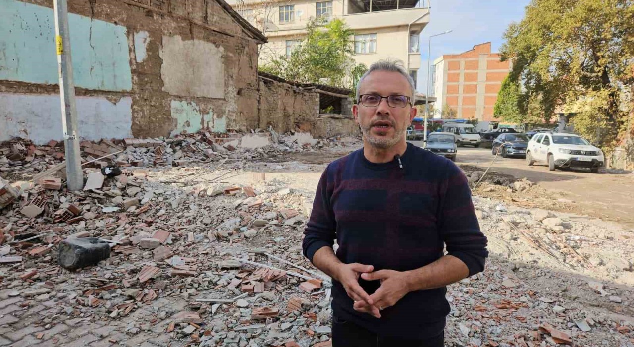 Deprem Araştırmacısı Ahmet Yakut, Sındırgıda 36 saat geçirdi, depremlerin karakteristiğini anlattı