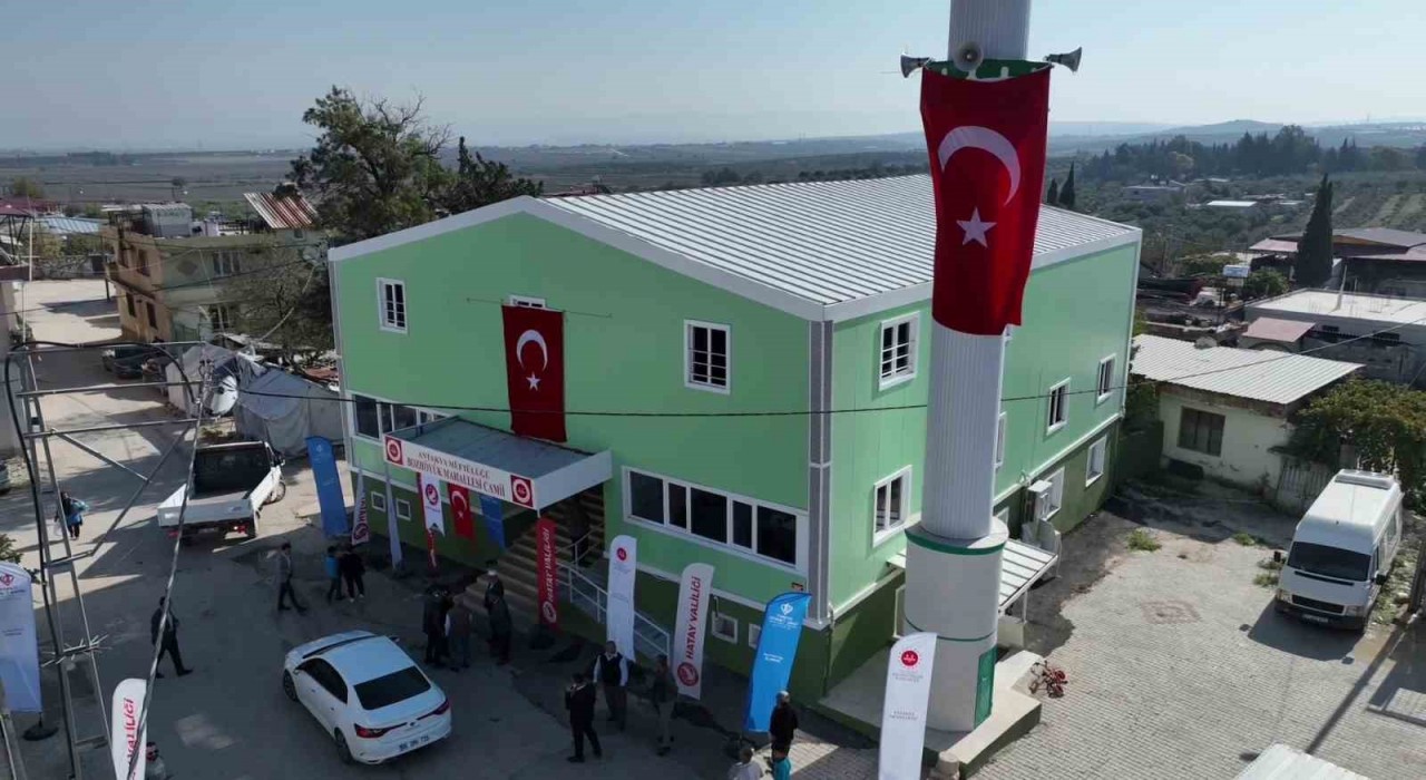 Depremin yıktığı kentte inşası tamamlanan 108inci cami ibadete açıldı