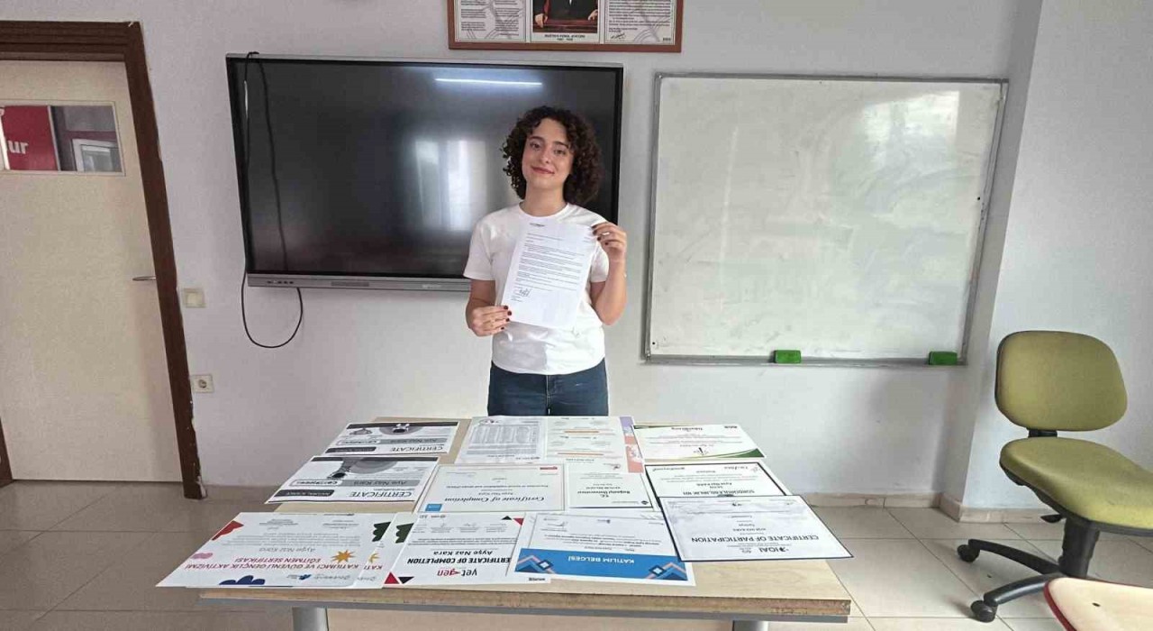 Ders çalışırken yemek yemeyi bile unuttum diyen Ayşe Naz, Amerikan Rice Üniversitesinden ve NASAdan eğitim daveti aldı