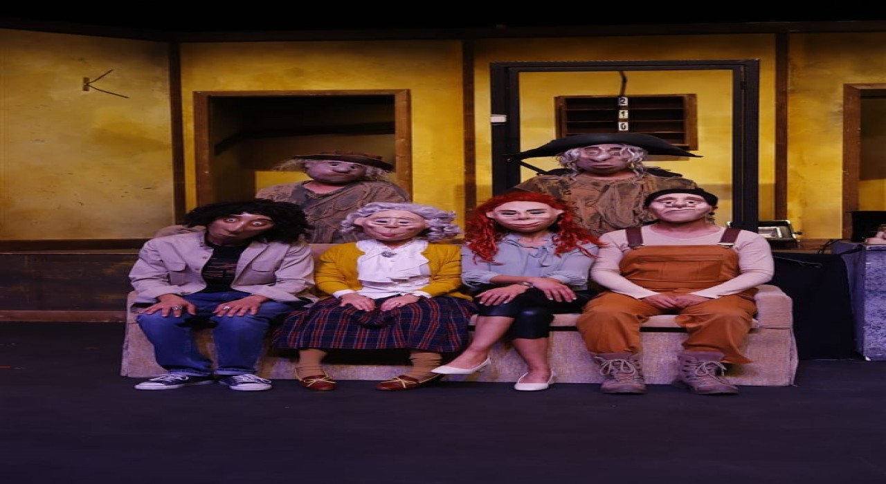 Devlet Tiyatrosu Sersemler Evi oyunuyla Karsta