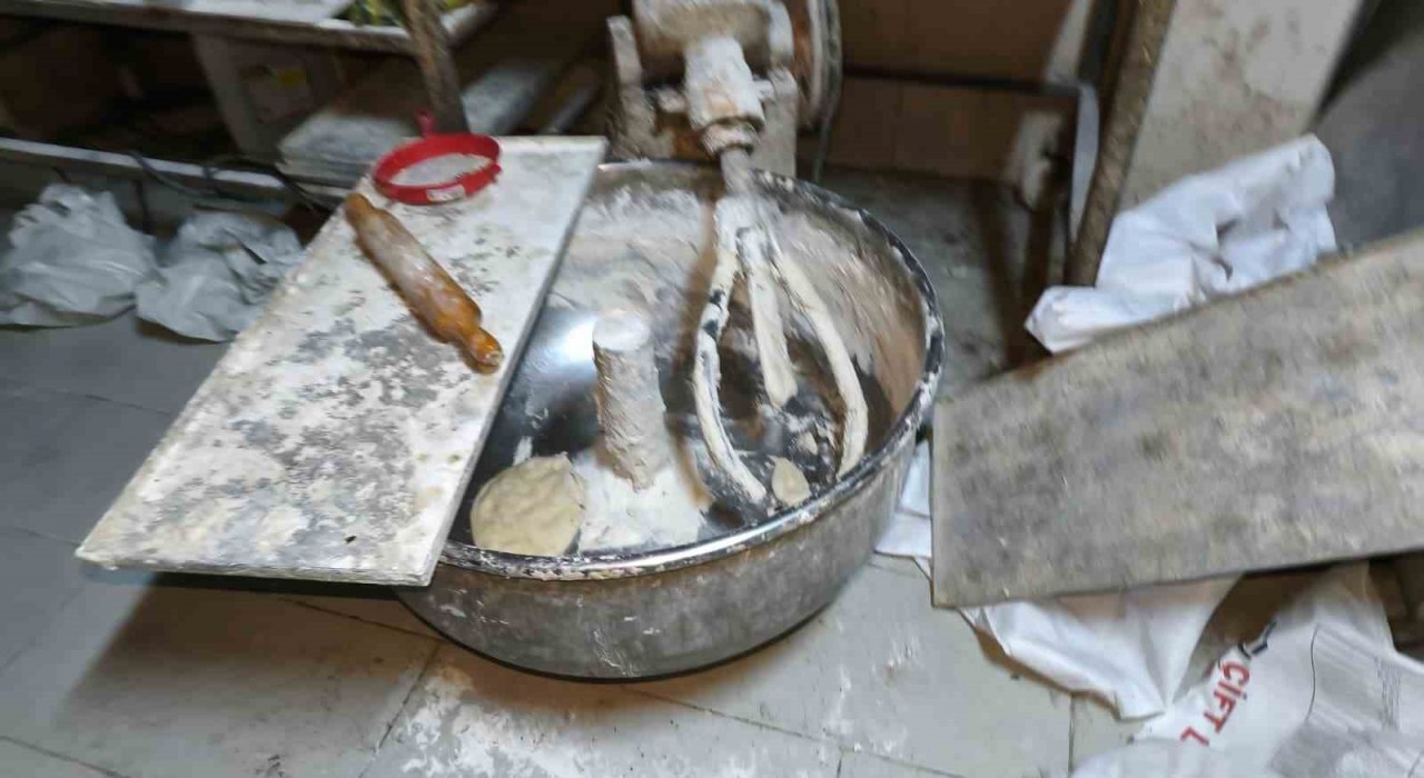 Devrekte sağlığa uygunsuz pide imalatı yapan iş yeri mühürlendi