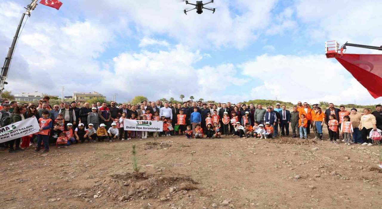 Didimde fidanlar toprakla buluşturuldu