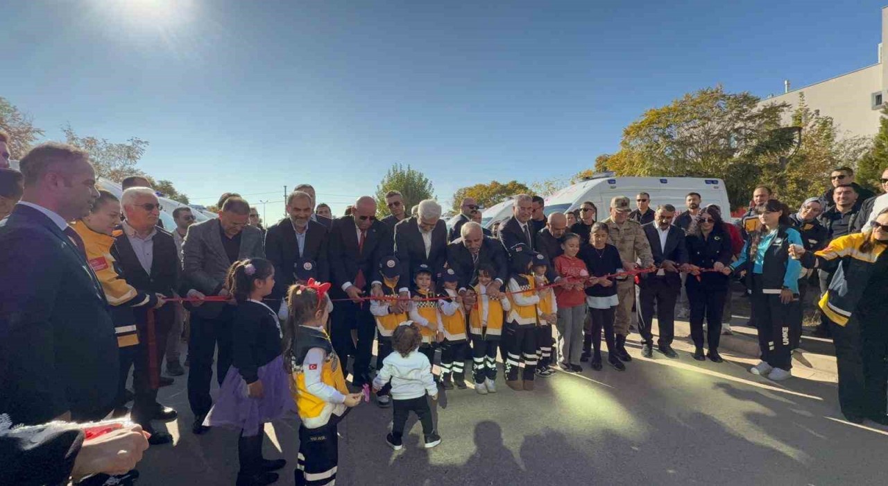 Diyarbakırda 15 ambulans ve çok sayıda sağlık kuruluşu törenle hizmete alındı