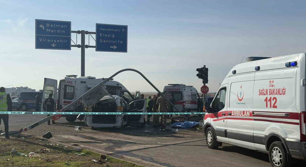 Diyarbakırda 24 saatte katliam gibi iki kaza: 8 ölü, 14 yaralı