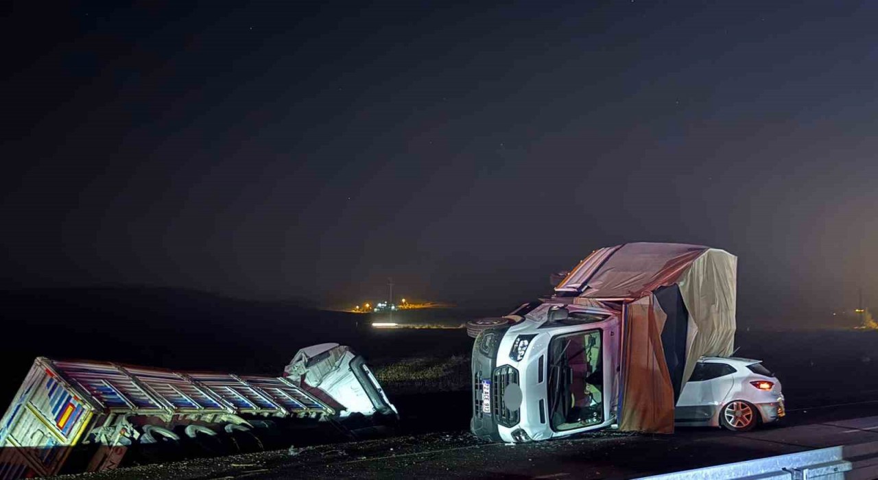 Diyarbakırda 5 araçlı zincirleme kaza: 3 ölü, 14 yaralı