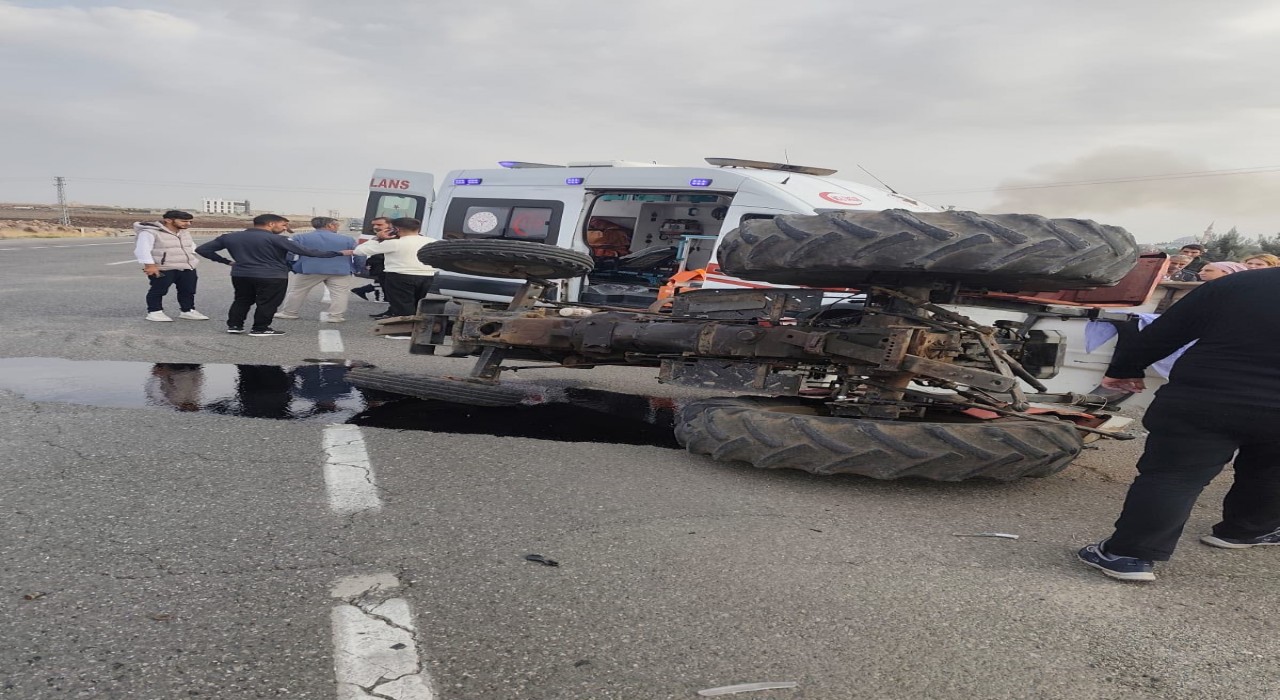 Diyarbakırda otomobil ile traktör çarpıştı: 1 yaralı