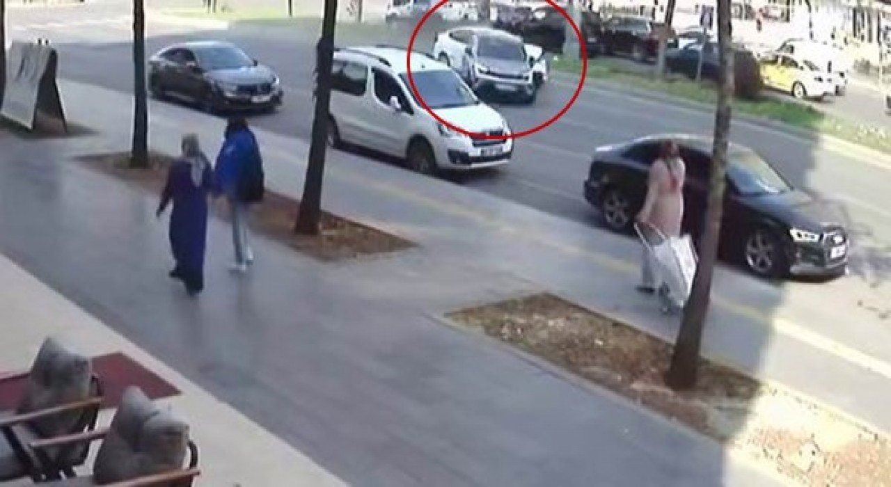 Diyarbakırda trafik kazası güvenlik kameralarına yansıdı
