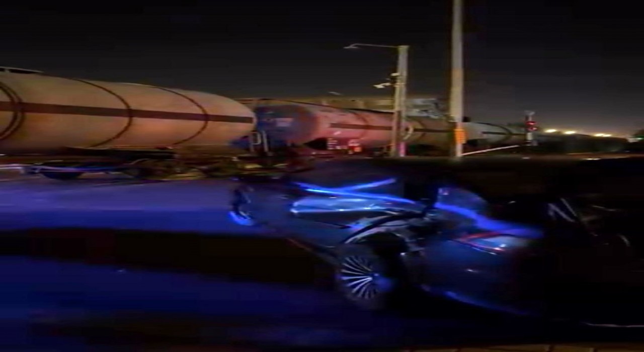 Diyarbakırda tren otomobile çarptı: 1 yaralı