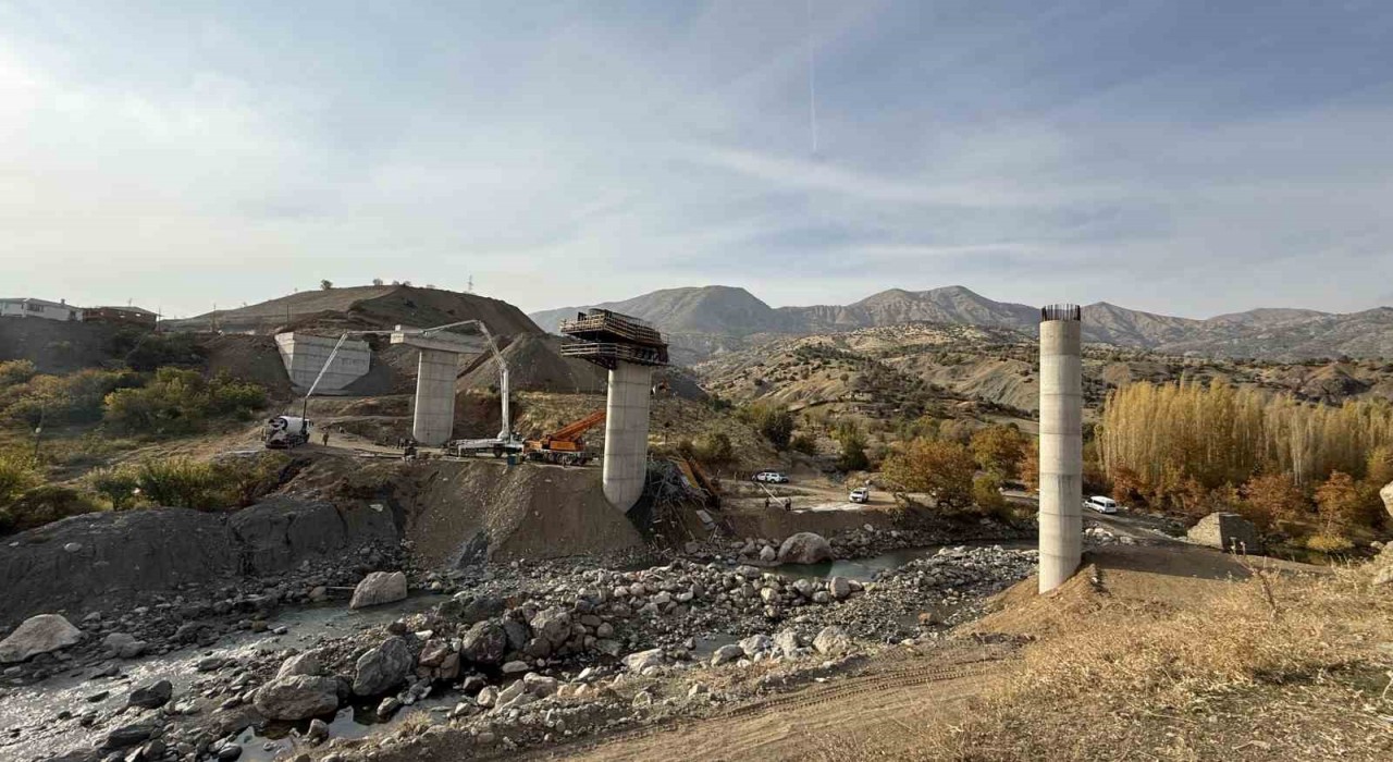 Diyarbakırda viyadük inşaatı iskelesinde çökme: 3 ölü, 2 yaralı