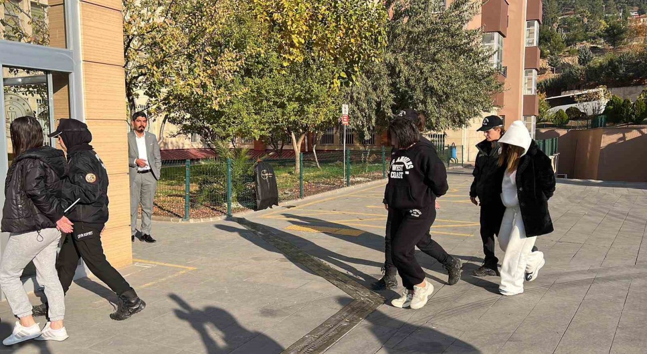 Dolandırıcılık ve bahis şebekesi 8,5 milyarlık işlem hacmi oluşturmuş: 17 şüpheli adliyeye sevk edildi