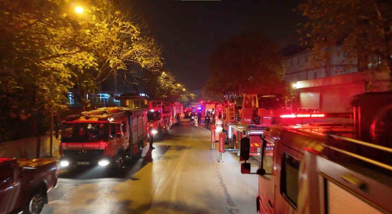 Dudullu OSBde elektronik fabrikasında korkutan yangın