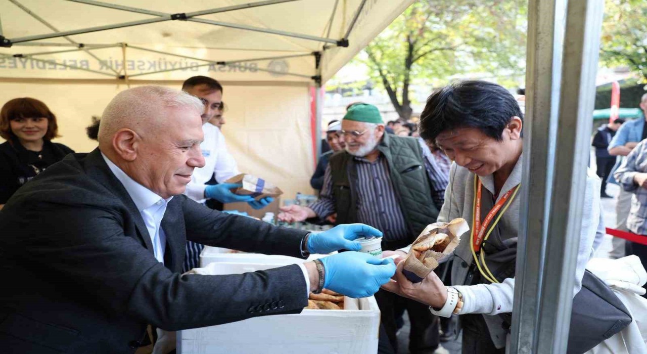 Dünya Cantık Gününde ücretsiz ikram edildi, yabancı turistler lezzetine hayran kaldı