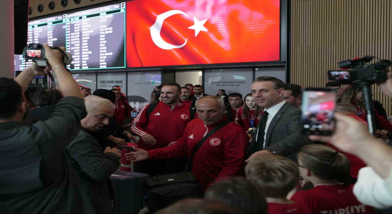 Dünya şampiyonu Taekwondo Milli Takımı, Türkiyeye döndü