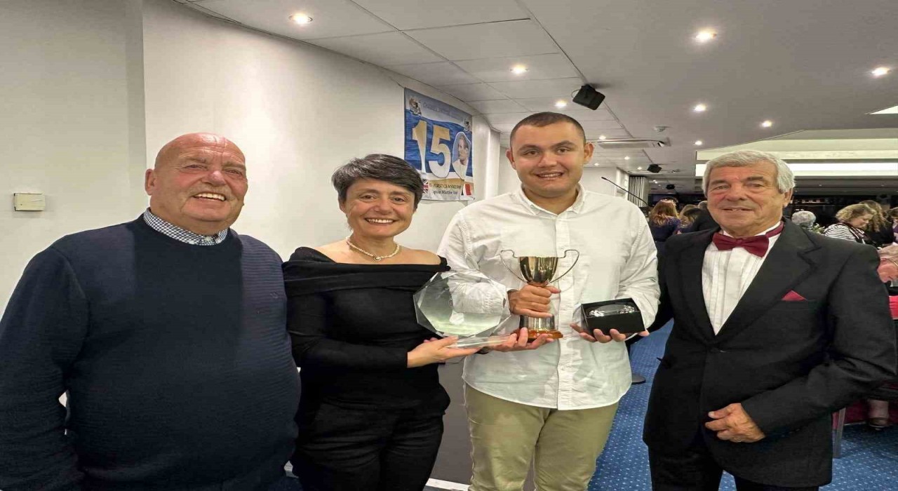 Dünyadaki ilk otizmli maraton yüzücüsü Tuna Tunca Türkiyenin gururu oldu