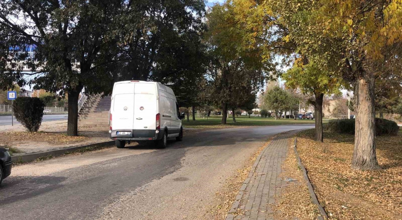 ‘Dur ihtarına uymayan çekme belgeli aracın sürücüsüne 11 bin 427 TL ceza kesildi