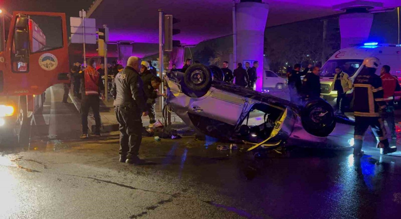 ‘Dur ihtarına uymayarak kaçan otomobil takla attı: 2 yaralı