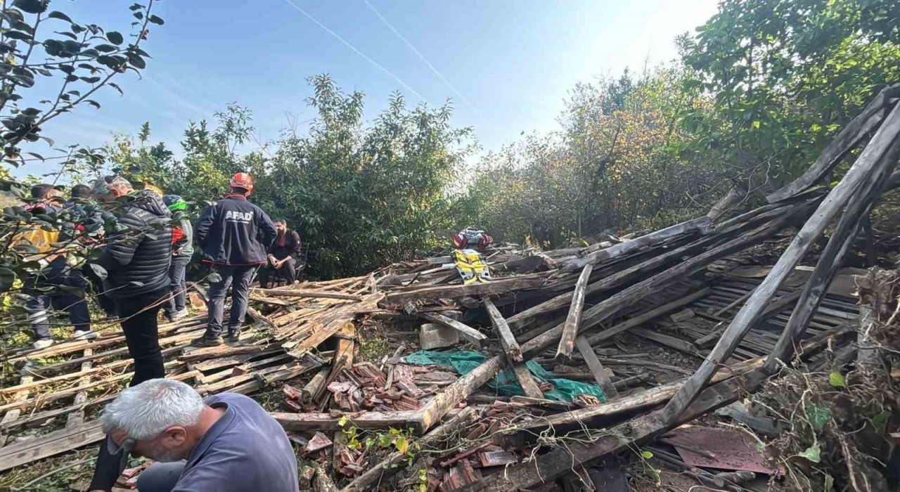 Düzcede ahşap yapı çöktü: 1 ölü