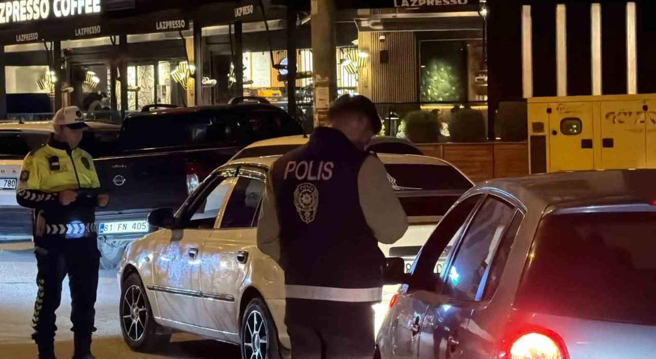 Düzcede ambulansa yol vermeyen sürücü sağlık kontrolüne gönderiliyor
