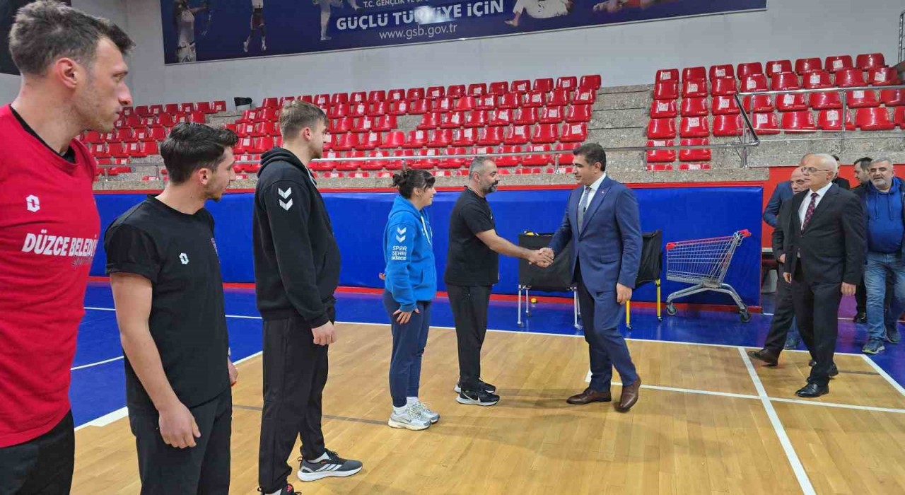 Düzcede kritik maç öncesi Vali Aslandan destek çağrısı