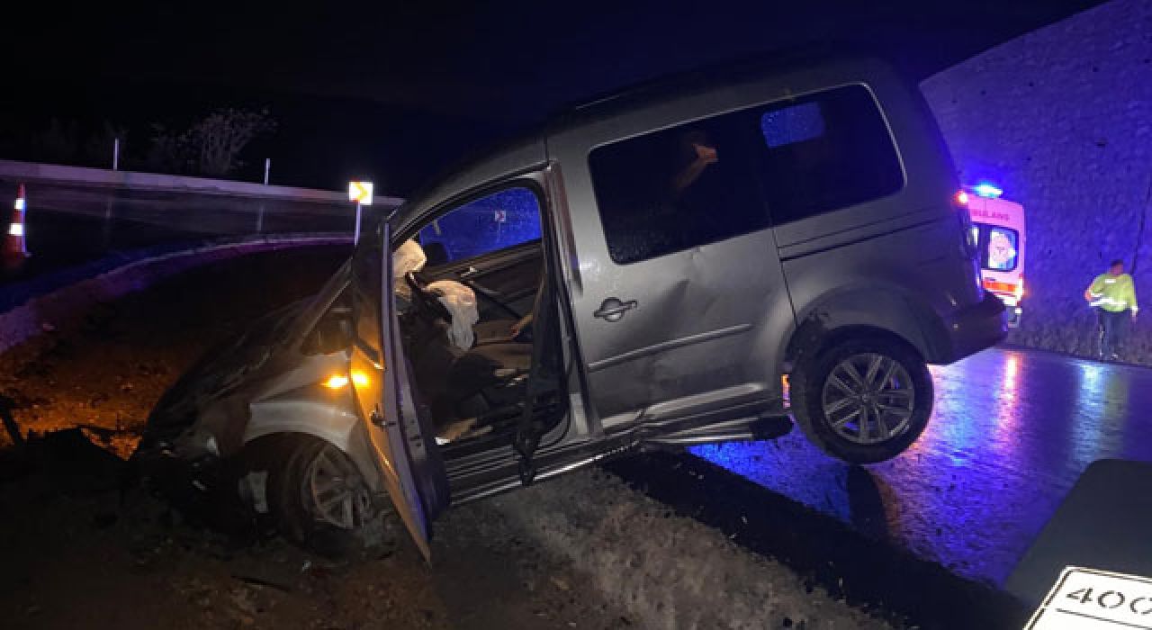 Düziçi'nde Yağış Nedeniyle Hafif Ticari Araç Kontrolden Çıktı