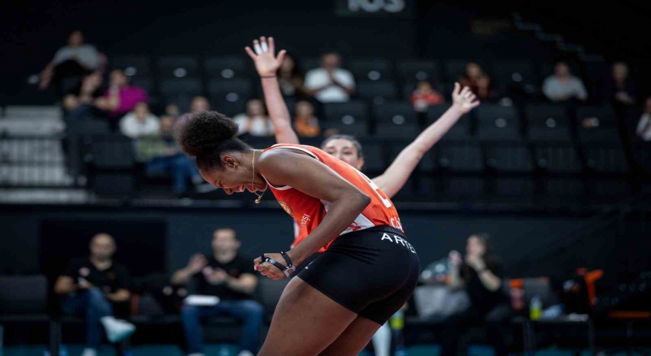 Eczacıbaşı Dynavit, Şampiyonlar Ligine galibiyetle başladı