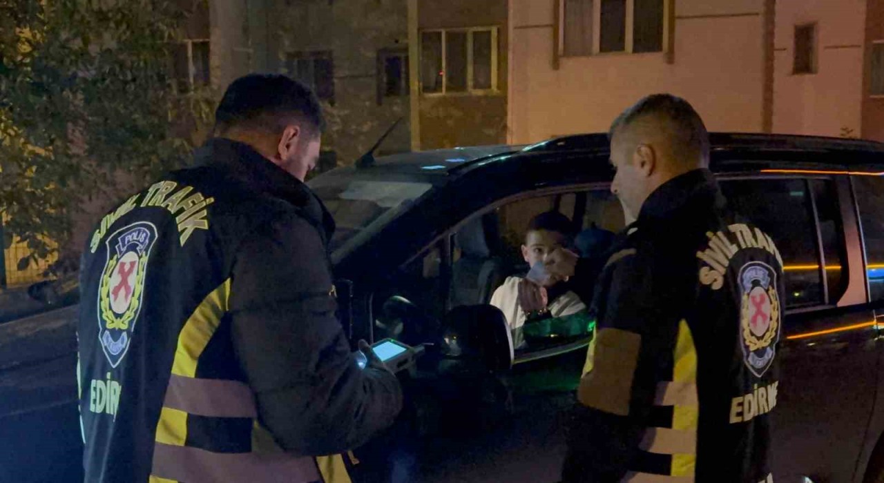 Edirnede polis ekiplerinden sıkı denetim