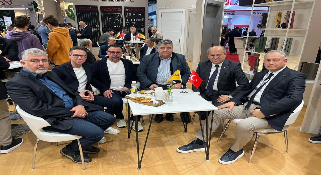 Edremit Ticaret Odası İstanbuldaki Avrasya Pencere, Kapı ve Cam Fuarlarına katıldı