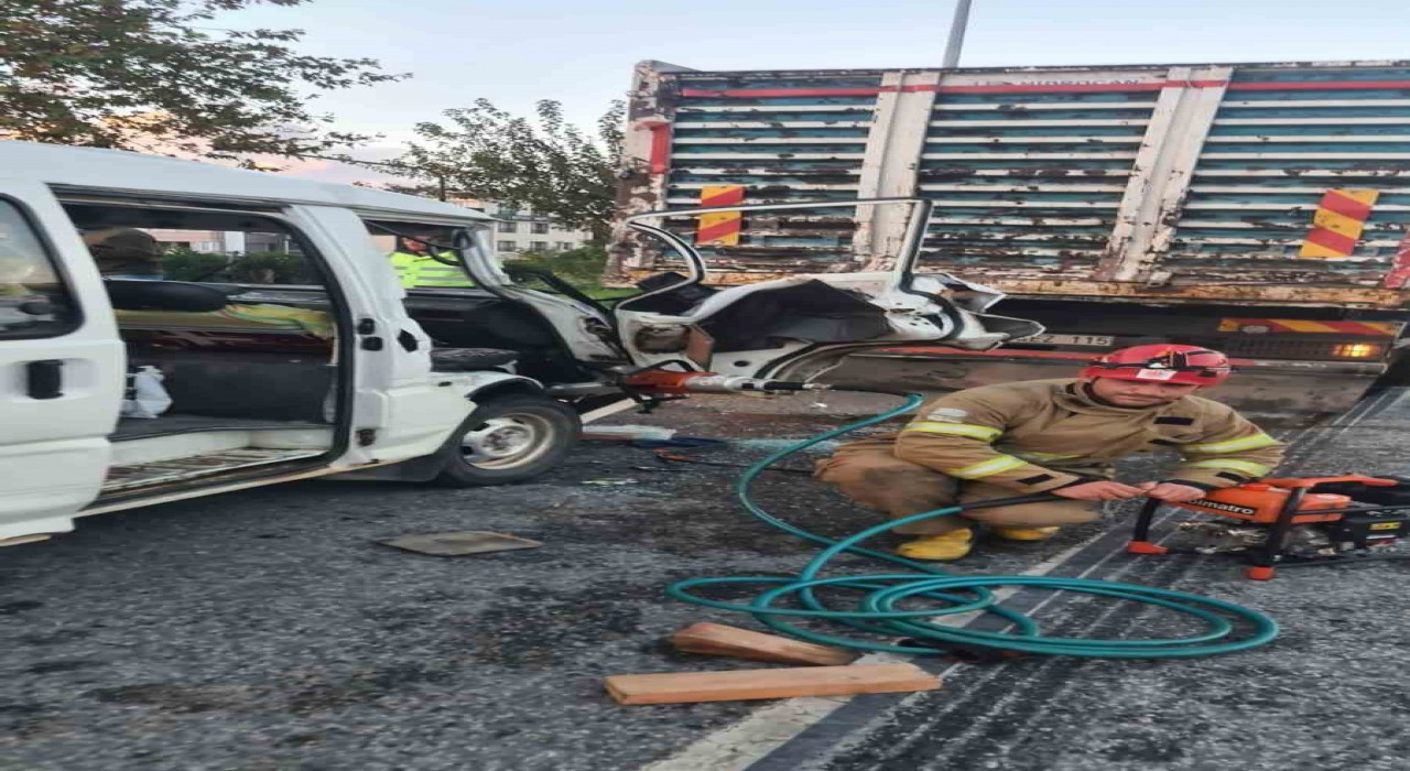 Edremitte zincirleme kaza: 6 yaralı