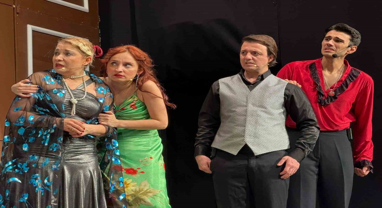 Efsane müzikal Hisseli Harikalar Kumpanyasına İzmirde yoğun ilgi