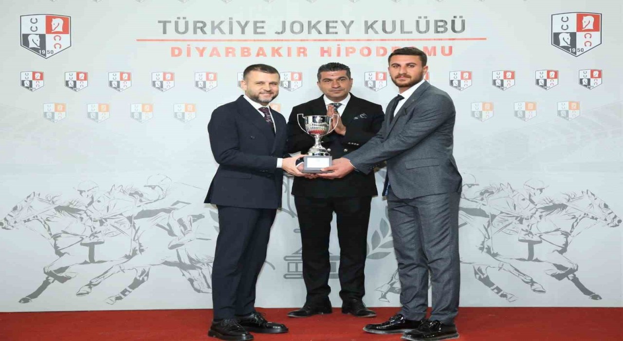 Eğil Belediye Başkanlığı koşusunu ‘Menabinoğlu kazandı