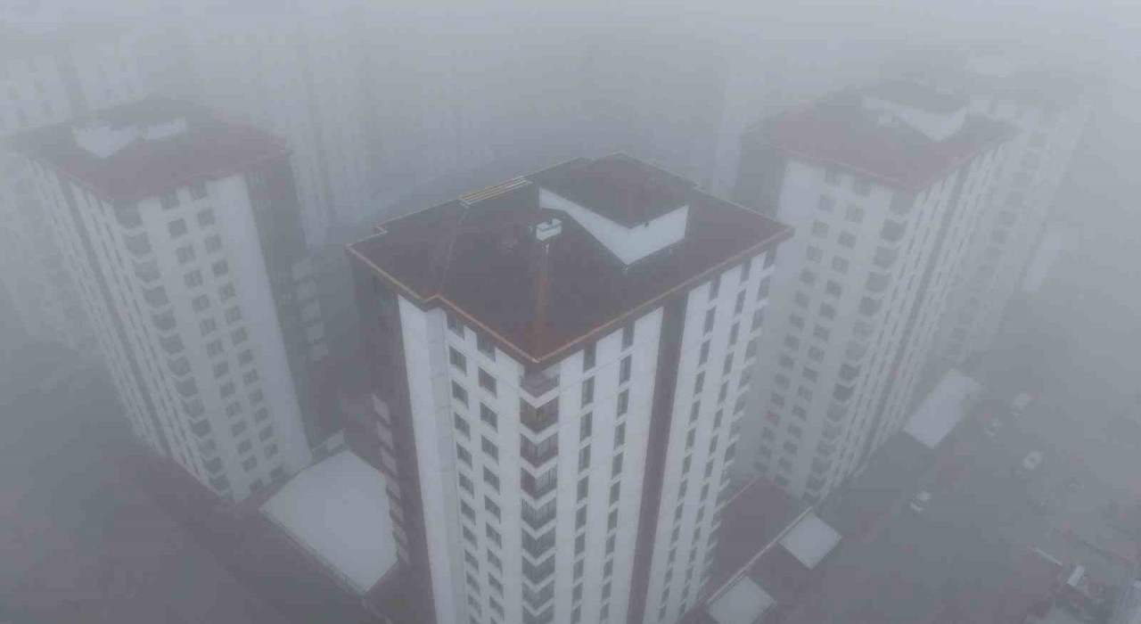 Elazığda 200 metreden şehir sis içinde kayboldu