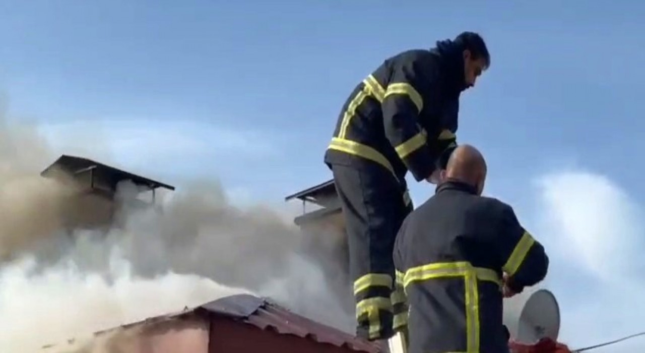 Elazığda çatı yangını