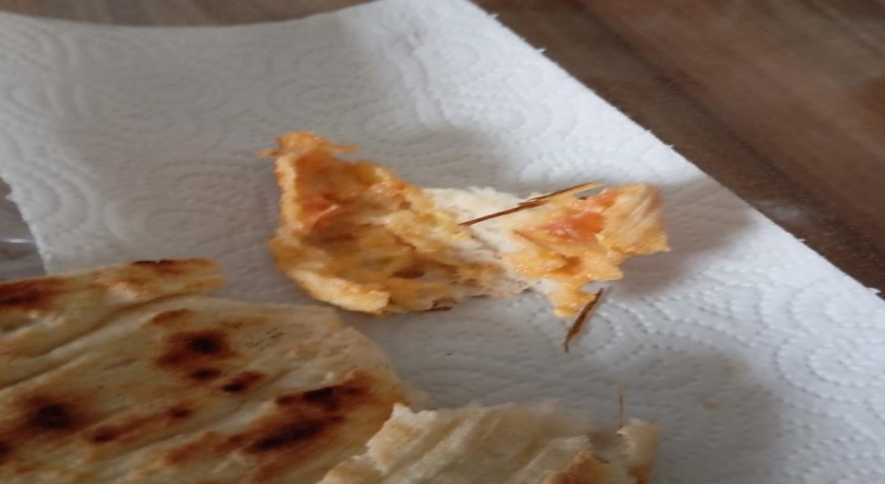 Elazığda ekmeğin içerisinden odun parçaları çıktı