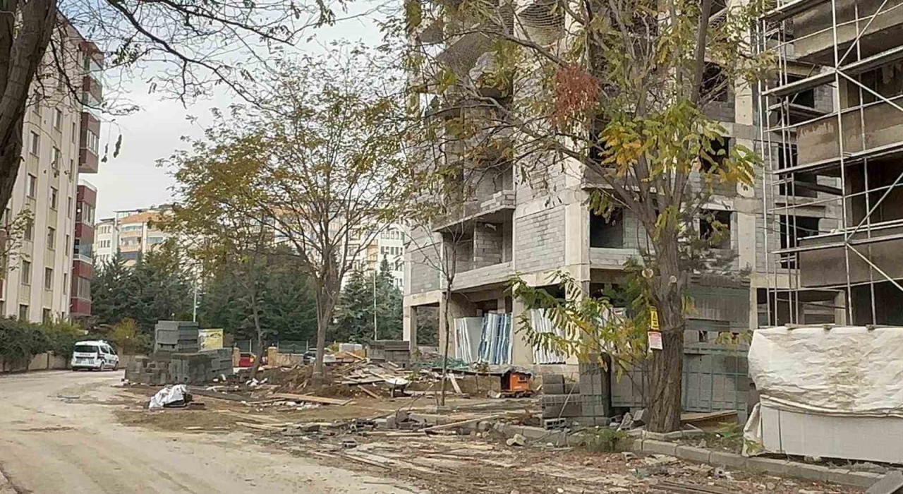 Elazığda inşaattan düşen işçi, hayatını kaybetti