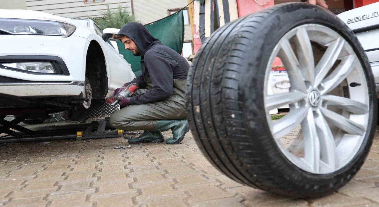 Elazığda kış lastiği için son gün yoğunluğu