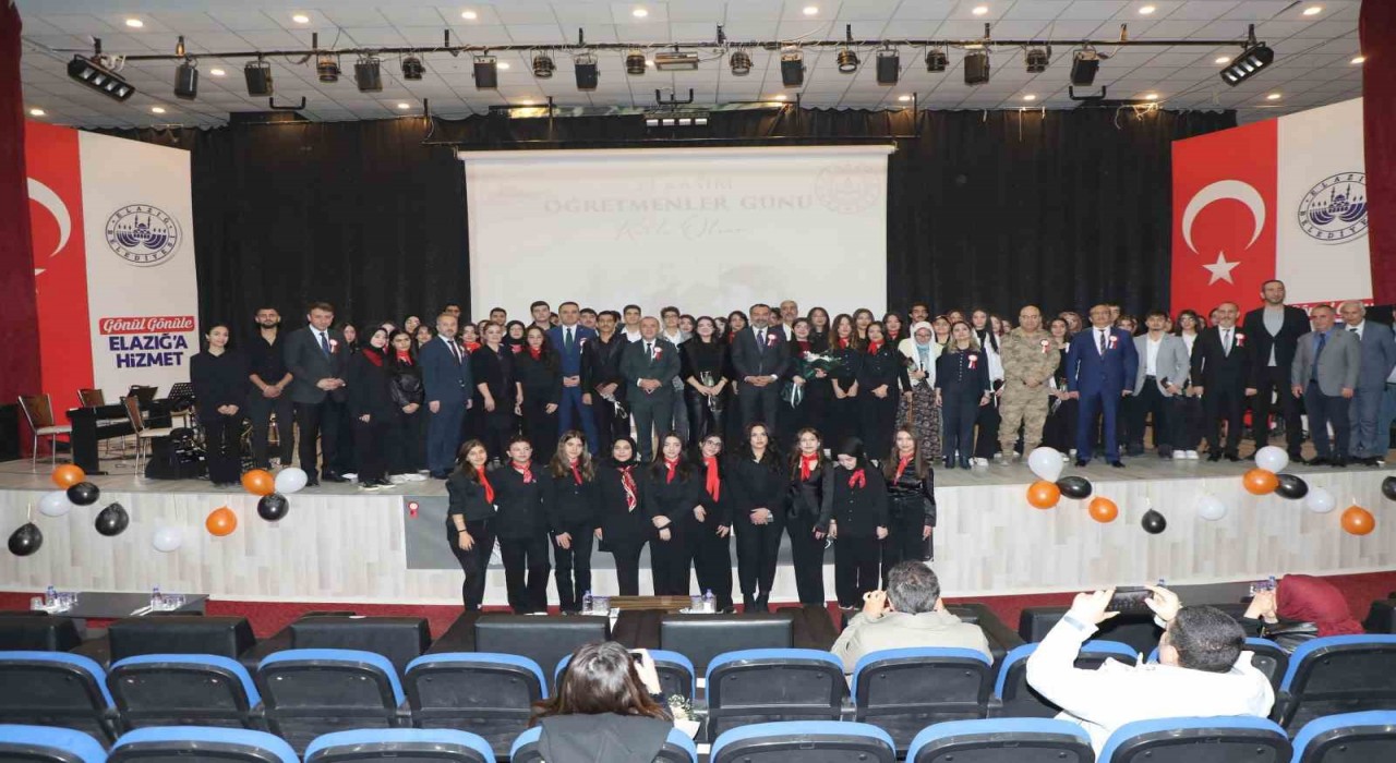 Elazığda Öğretmenler Günü kutlandı