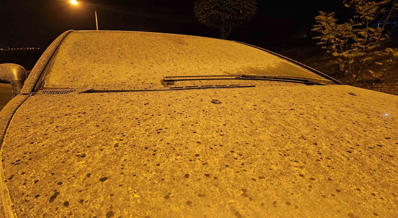 Elazığda toz taşınımı yağışla birleşti, adeta çamur yağdı