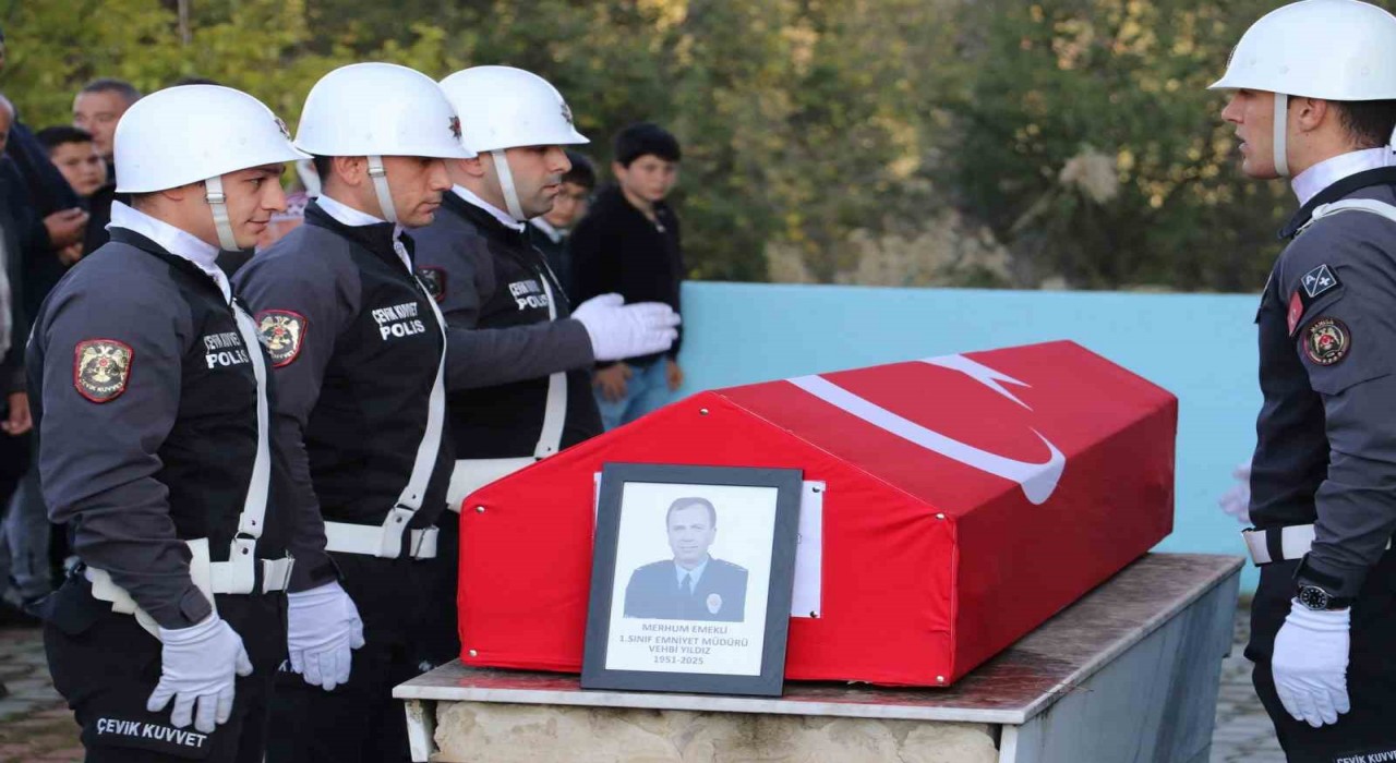 Emekli Emniyet Müdürü dualarla toprağa verildi