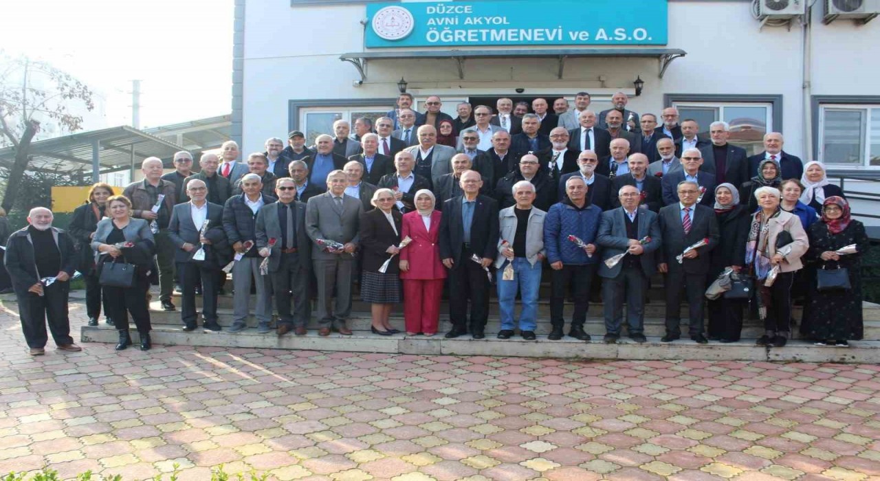 Emektar öğretmenlere vefa