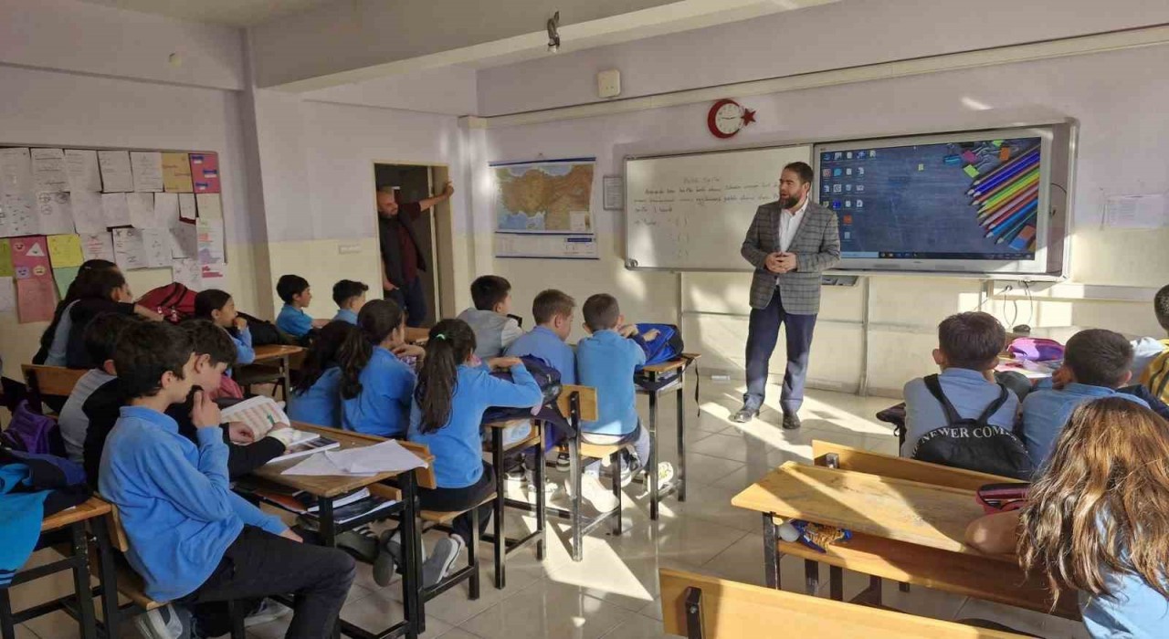 Emet İlçe Vaizi Gülün ortaokul öğrencileriyle değerler eğitimi buluşması