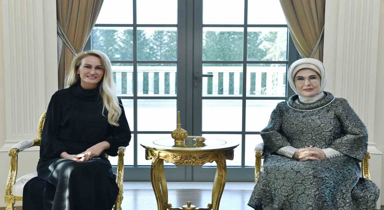 Emine Erdoğan, KKTC Cumhurbaşkanının eşi Nilden Bektaş Erhürman ile bir araya geldi