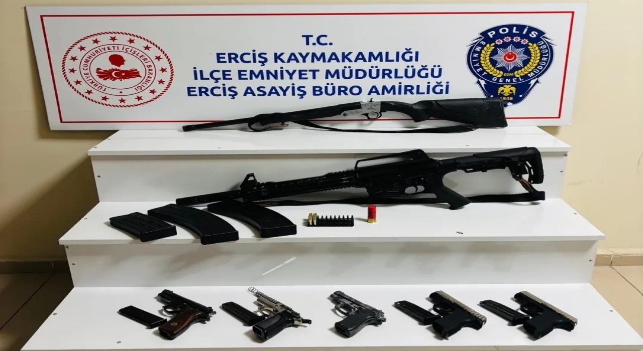 Ercişte 5 adet ruhsatsız tabanca ve 2 adet yivsiz av tüfeği ele geçirildi