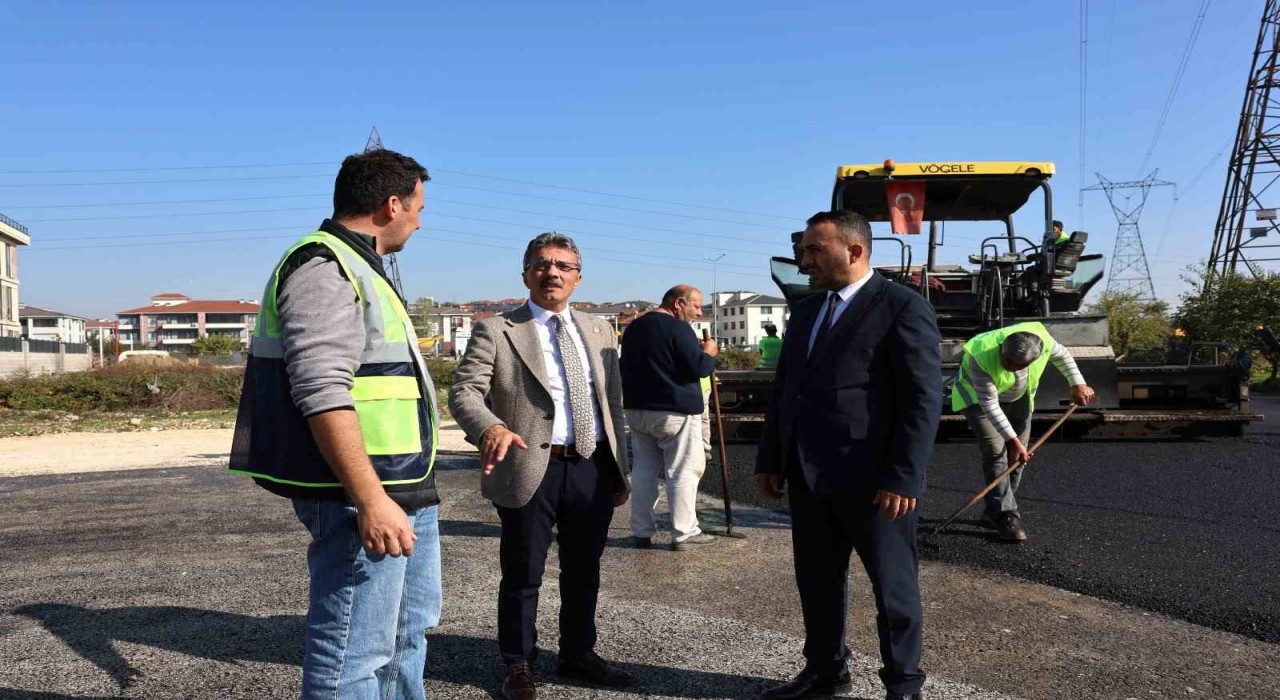 Erenlerde asfalt mesaisi tüm hızıyla sürüyor